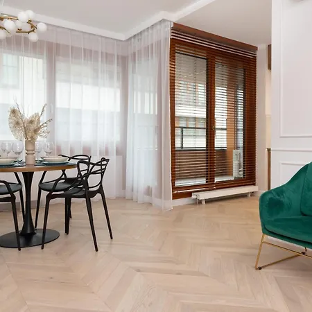 Lux Niemcewicza With Ac & Balcony Ochota By Renters Varsó