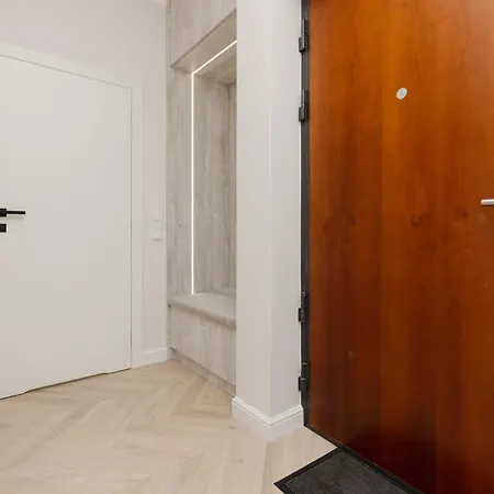 Lux Niemcewicza With Ac & Balcony Ochota By Renters *