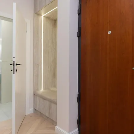 Apartman Lux Niemcewicza With Ac & Balcony Ochota By Renters Varsó